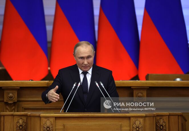 Встреча президента РФ В. Путина с членами Совета законодателей РФ