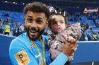 Игрок ФК "Зенит" Вендел после окончания матча 27-го тура чемпионата России по футболу среди клубов Премьер-лиги между ФК "Зенит" (Санкт-Петербург) и ФК "Локомотив" (Москва). Место: Россия, Санкт-Петербург. Автор: Михаил Киреев. Футбол. Празднование чемпионства ФК "Зенит"