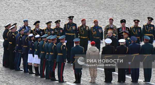 Президент РФ В. Путин на военном параде в честь 77-й годовщины Победы в ВОВ