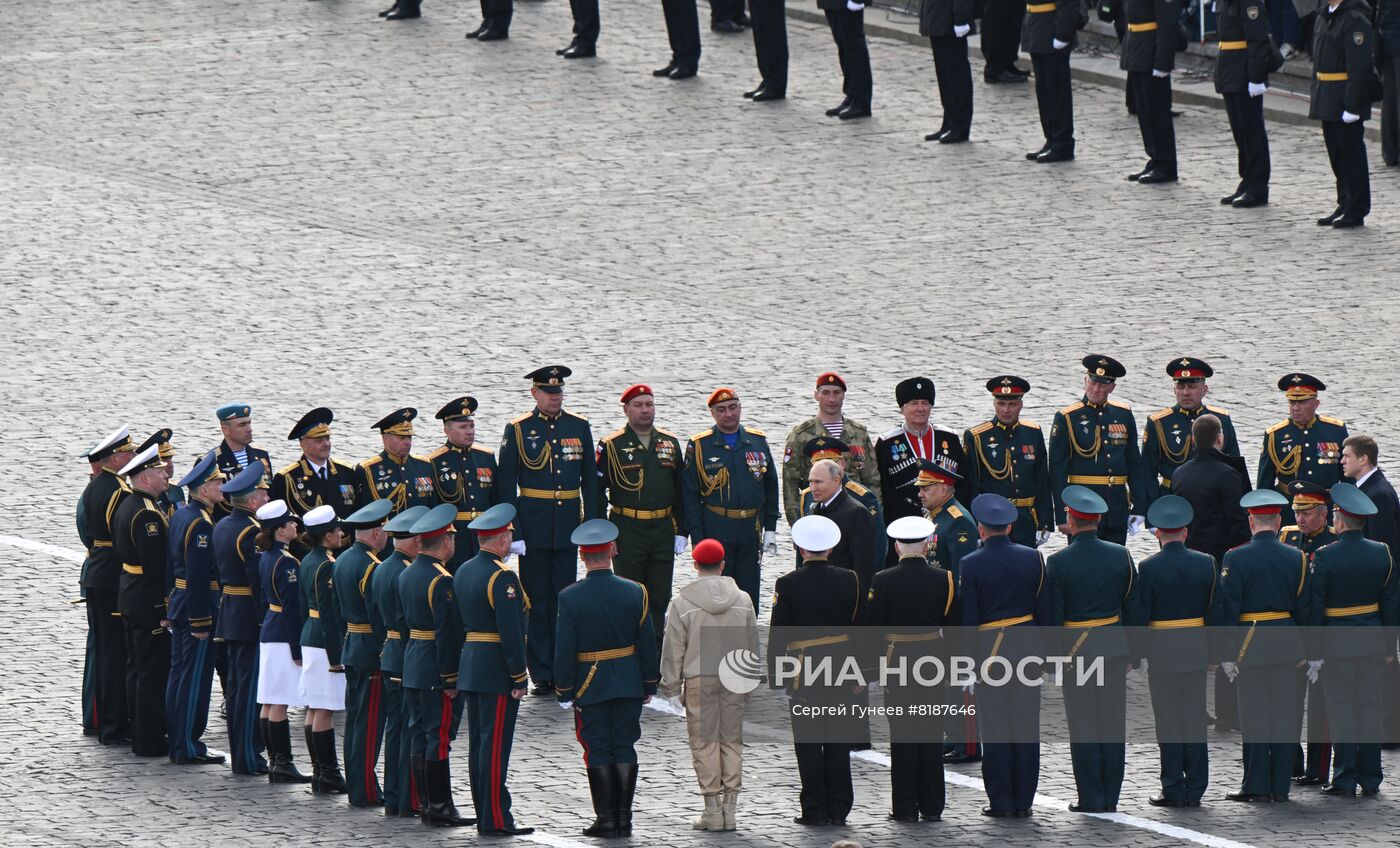 Президент РФ В. Путин на военном параде в честь 77-й годовщины Победы в ВОВ