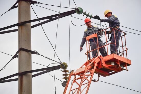 Энергетики Мариуполя восстанавливают электроснабжение городских объектов