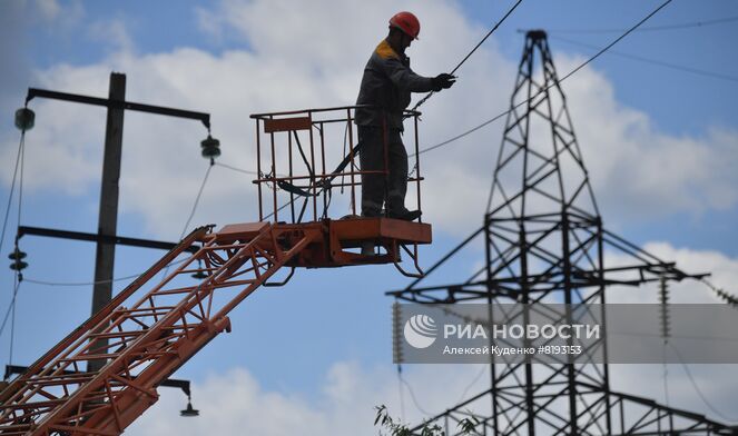 Энергетики Мариуполя восстанавливают электроснабжение городских объектов