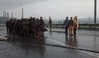 Сдавшиеся в плен украинские военнослужащие и боевики националистического батальона "Азов" на территории комбината "Азовсталь" в Мариуполе. Стоп-кадр с видео, предоставленного Министерством обороны РФ. Изображение является раздаточным материалом, предоставлено третьей стороной. Только редакционное использование. Запрет на архивирование, коммерческое использование, рекламную кампанию. Место: Донецкая народная республика, Мариуполь. Продолжается выход пленных украинских боевиков с "Азовстали"