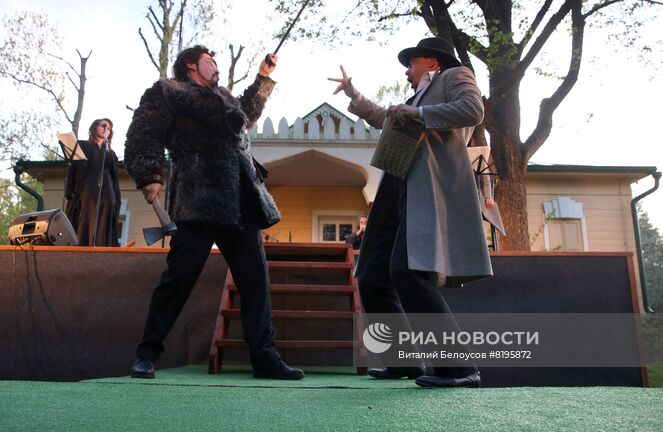 Выступление актеров Мелиховского театра-студии на открытии ежегодного международного театрального фестиваля "Мелиховская весна" в музее-заповеднике А.П. Чехова "Мелихово". Место: Россия, Московская область. Автор: Виталий Белоусов/РИА Новости. Открытие фестиваля "Мелиховская весна"
