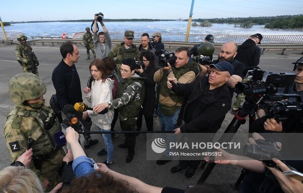 Иностранные журналисты за работой в Херсонской области