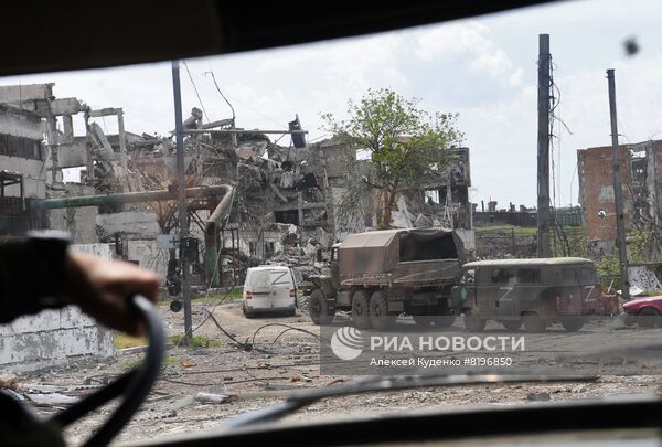 Разминирование территории комбината "Азовсталь" в Мариуполе