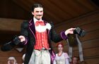 Актер Михаил Свито в роли Адольфа Быковского в сцене из спектакля "Павлинка" в постановке Льва Литвинова на сцене Московского театра "Et Cetera". Место: Россия, Москва. Автор: Екатерина Чеснокова/РИА Новости. Спектакль "Павлинка" в рамках Дней культуры Белоруссии в России