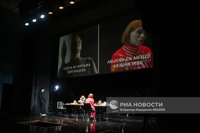 Сцена из спектакля Константина Богомолова "Гамлет in Moscow" в театре на Бронной. Место: Россия, Москва. Автор: Владимир Федоренко/РИА Новости. Спектакль "Гамлет in Moscow"