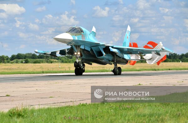 Самолеты-бомбардировщики Су-34 в зоне спецоперации