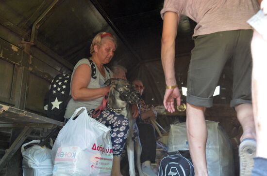 Бойцы ЛНР в Северодонецке ежедневно эвакуируют десятки жителей из-под украинских обстрелов