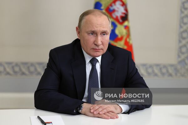 Президент РФ В. Путин обратился с приветствием к участникам Делового форума БРИКС