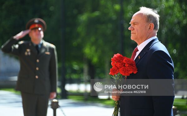 Возложение цветов к Могиле Неизвестного Солдата у Кремлевской стены
