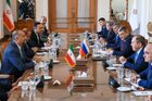 Министр иностранных дел РФ Сергей Лавров (второй справа) и министр иностранных дел Ирана Хоссейн Амир Абдоллахиан (слева) во время встречи в Тегеране. Изображение является раздаточным материалом, предоставлено третьей стороной. Только редакционное использование. Запрет на архивирование, коммерческое использование, рекламную кампанию. Место: Иран, Тегеран. Визит главы МИД РФ С. Лаврова в Иран