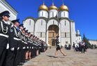 Выпускники кадетских классов ФСО России на церемонии вручения аттестатов на Соборной площади Московского Кремля. Место: Россия, Москва. Автор: Евгений Биятов/РИА Новости. Вручение аттестатов выпускникам кадетских классов ФСО России