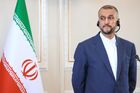 Министр иностранных дел Ирана Хоссейн Амир Абдоллахиан на совместной с министром иностранных дел РФ Сергеем Лавровым пресс-конференции по итогам встречи в Тегеране. Изображение является раздаточным материалом, предоставлено третьей стороной. Только редакционное использование. Запрет на архивирование, коммерческое использование, рекламную кампанию. Место: Иран, Тегеран. Визит главы МИД РФ С. Лаврова в Иран
