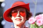 Модель во время показа коллекции на Московской неделе моды участников программы "Московское долголетие" в рамках проекта "Мастерская дизайнеров" на Тверской площади в Москве. Модели в возрасте старше 55 лет – ученицы модельной школы "Московского долголетия" "Королевская осанка". Место: Россия, Москва. Автор: Сергей Пятаков/РИА Новости. Московская неделя моды. Модный показ "Московского долголетия"