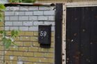 Следы обстрела на воротах дома в поселке Ивановка (окраина Горского). Из Горского украинские войска в течение восьми лет обстреливали территорию ЛНР. Бойцы Народной милиции ЛНР проводят зачистку села - двигаются вдоль улиц и проверяют территорию на наличие скрытых позиций противника. Место: Луганская народная республика. Автор: Виктор Антонюк/РИА Новости. В ЛНР началась зачистка Горского от украинских войск