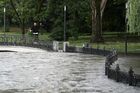 Река Салгир в Симферополе, уровень которой из-за сильных дождей существенно поднялся. После обильных дождей подтоплено несколько сельских поселений и разрушены некоторые дамбы, в Белогорском районе Крыма вышла из берегов река Карасевка, в районе введен режим чрезвычайной ситуации. Место: Россия, Республика Крым, Симферополь. Автор: Константин Михальчевский/РИА Новости. В Крыму после обильных ливней введён режим ЧС