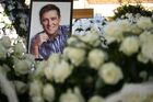 Прах солиста группы "Ласковый май" Юрия Шатунова захоронили во вторник 28 июня на Троекуровском кладбище в Москве. Юрий Шатунов, бывший солист группы "Ласковый май" с 1986 по 1991 год, а с 1992 года занимавшийся сольной карьерой, скончался в ночь на 23 июня на 49-м году жизни от обширного инфаркта. Место: Россия, Москва. Автор: Павел Бедняков. Прощание с Юрием Шатуновым