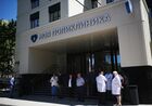 Здание городской поликлиники при больнице имени В. П. Демихова по адресу 3-й квартал Капотни, дом 27 после капитального ремонта и модернизации. В медицинском учреждении помимо ремонта, также установили передовое оборудование - маммограф и рентген. Место: Россия, Москва. Автор: Владимир Астапкович/РИА Новости. С. Собянин осмотрел ход работ по капитальному ремонту учреждений здравоохранения в Капотне