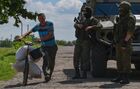 Патруль Вооруженных сил РФ в одном из поселков Харьковской области в зоне специальной военной операции на Украине. Место: Украина, Харьковская область. Автор: Кирилл Нортон. Мирная жизнь в одном из поселков Харьковской области
