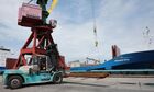 Сухогруз "Холмогоры" в Калининградском морском торговом порту. Сухогруз совершил первый рейс из Санкт-Петербурга, доставив в регион металлоконструкции. Место: Россия, Калининград. Автор: Михаил Голенков/РИА Новости. Сухогруз "Холмогоры" совершил первый рейс из Петербурга в Калининград