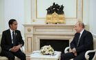 Президент РФ В. Путин провел встречу с президентом Индонезии Дж. Видодо