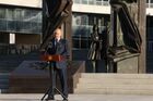 30 июня 2022. Президент РФ Владимир Путин выступает у памятника "Отечество, доблесть, честь" рядом со штаб-квартирой Службы внешней разведки (СВР). Место: Россия, Москва. Автор: Михаил Метцель. Президент РФ В. Путин посетил штаб-квартиру СВР