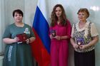 Первый пункт выдачи российских паспортов открылся в ЛНР