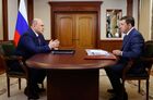 4 июля 2022. Председатель правительства РФ Михаил Мишустин и губернатор Свердловской области Евгений Куйвашев (справа) во время беседы в Екатеринбурге. Место: Россия, Свердловская область, Екатеринбург. Автор: Дмитрий Астахов/РИА Новости. Рабочая поездка премьер-министра РФ М. Мишустина в Свердловскую область