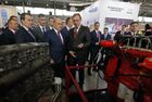 4 июля 2022. Председатель правительства РФ Михаил Мишустин осматривает международную промышленную выставку "Иннопром-2022" в МВЦ "Екатеринбург-Экспо". Слева на первом плане – премьер-министр Казахстана Алихан Смаилов. Место: Россия, Свердловская область, Екатеринбург. Автор: Дмитрий Астахов/РИА Новости. Рабочая поездка премьер-министра РФ М. Мишустина в Свердловскую область