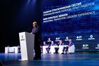 4 июля 2022. Председатель правительства РФ Михаил Мишустин выступает на главной стратегической сессии международной промышленной выставки "Иннопром-2022" на тему: "Промышленный переход: опыт лидеров" в МВЦ "Екатеринбург-Экспо". Место: Россия, Свердловская область, Екатеринбург. Автор: Дмитрий Астахов/РИА Новости. Рабочая поездка премьер-министра РФ М. Мишустина в Свердловскую область