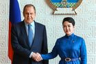 Министр иностранных дел РФ Сергей Лавров и министр иностранных дел Монголии Батмунхийн Батцэцэг во время встречи в Улан-Баторе. Изображение является раздаточным материалом, предоставлено третьей стороной. Только редакционное использование. Запрет на архивирование, коммерческое использование, рекламную кампанию. Место: Монголия, Улан-Батор. Рабочий визит С. Лаврова в Монголию