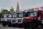 Автомобили команды "КАМАЗ-мастер" и "МАЗ-СПОРТавто" во время подготовки к ралли "Шелковый путь - 2022" в Астрахани. в Астрахани пройдут заключительные предстартовые мероприятия традиционного ралли "Шелковый путь", а финиширует караван 16 июля в столичных "Лужниках". На ралли "Шелковый путь-2022" пилоты преодолеют дистанцию в 4500 километров. Место: Россия, Астрахань. Автор: Владимир Астапкович. Подготовка к ралли "Шелковый путь - 2022"