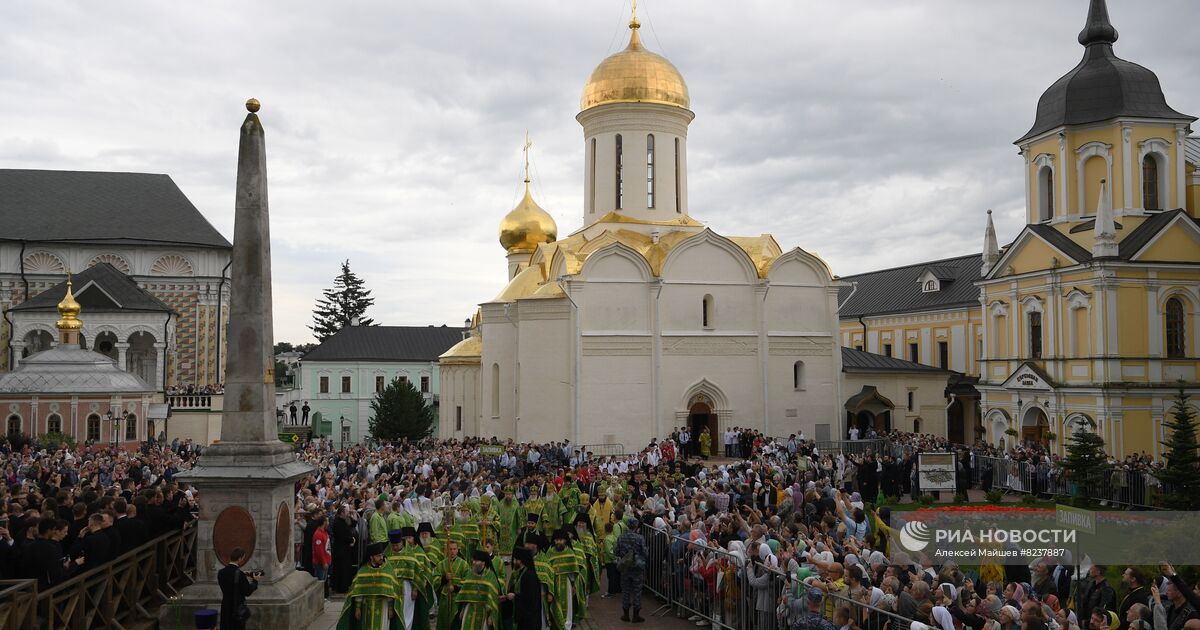 Сергиева Лавра служба