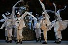 Артисты Красноярского государственного театра оперы и балета имени Д.А. Хворостовского в сцене из балета на музыку Цезаря Пуни "Катарина, или Дочь разбойника" в рамках гастролей театра в Москве. Гастроли приурочены к 60-летию со дня рождения баритона Дмитрия Хворостовского (1962-2017). Место: Россия, Москва. Автор: Владимир Вяткин/РИА Новости. Балет Ц.Пуни "Катарина, или дочь разбойника"