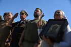 Мэр Мариуполя Константин Иващенко, командир Новороссийской морской базы контр-адмирал Виктор Кочемазов и глава ДНР Денис Пушилин (слева направо) на церемонии открытия мемориальной доски в честь четырех погибших военных моряков: капитана 2-го ранга Александра Боброва, старшего сержанта Дмитрия Николаева и старших матросов Сергея Федченко, Сергея Дорохина в порту Мариуполя. Место: Донецкая народная республика, Мариуполь. Автор: РИА Новости/РИА Новости. Открытие памятника погибшим морякам в Мариуполе