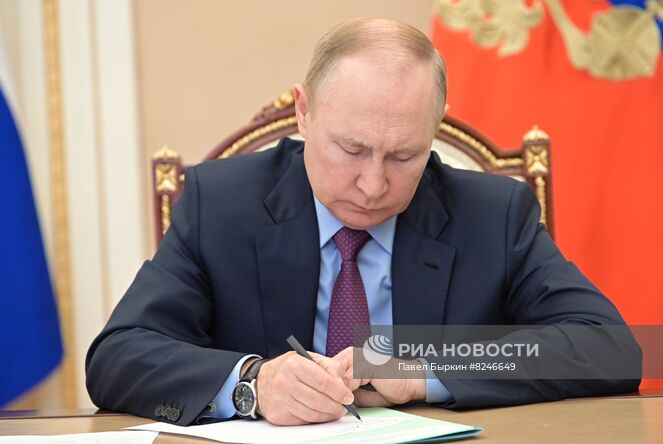 Президент РФ В. Путин провел совещание по вопросам развития металлургического комплекса