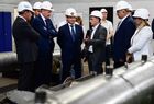 Министр экономического развития РФ Максим Решетников (второй слева) во время осмотра производственной площадки ООО "Реиннольц" (МСП, теплообменное оборудование, оборудование для подготовки воды и очистки сточных вод) на территории Новосвердловской ТЭЦ в Екатеринбурге. Слева - губернатор Свердловской области Евгений Куйвашев. Третий слева - полномочный представитель президента РФ в УрФО Владимир Якушев. Третий справа - генеральный директор компании "Реиннольц" Павел Блохин. Место: Россия, Екатеринбург. Автор: Павел Лисицын/РИА Новости. Глава Минэкономразвития М. Решетников посетил предприятие "Реиннольц" в Екатеринбурге