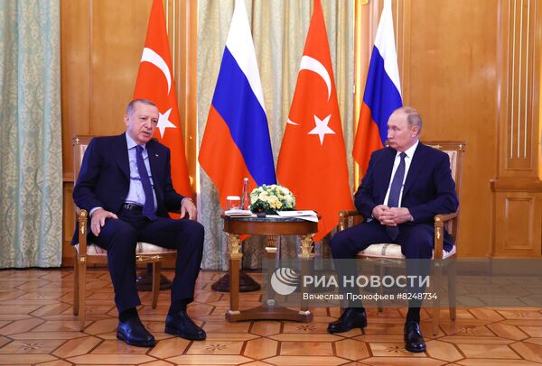 Президент РФ В. Путин провел переговоры с президентом Турции Р. Эрдоганом в Сочи