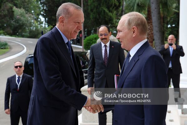 Президент РФ В. Путин провел переговоры с президентом Турции Р. Эрдоганом в Сочи