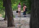 Ученица общается с преподавателем возле здания Мариупольского колледжа культуры и искусств. Место: Донецкая народная республика, Мариуполь. Автор: РИА Новости/РИА Новости. Подготовка к вступительным экзаменам в ДГМА им. С.С. Прокофьева в Мариуполе