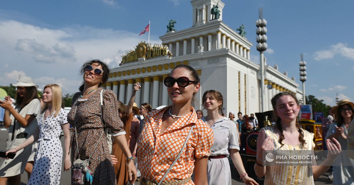 Выставки в москве 1 мая 2024. ВДНХ летом. ВДНХ В Москве летом. Фестиваль на ВДНХ.