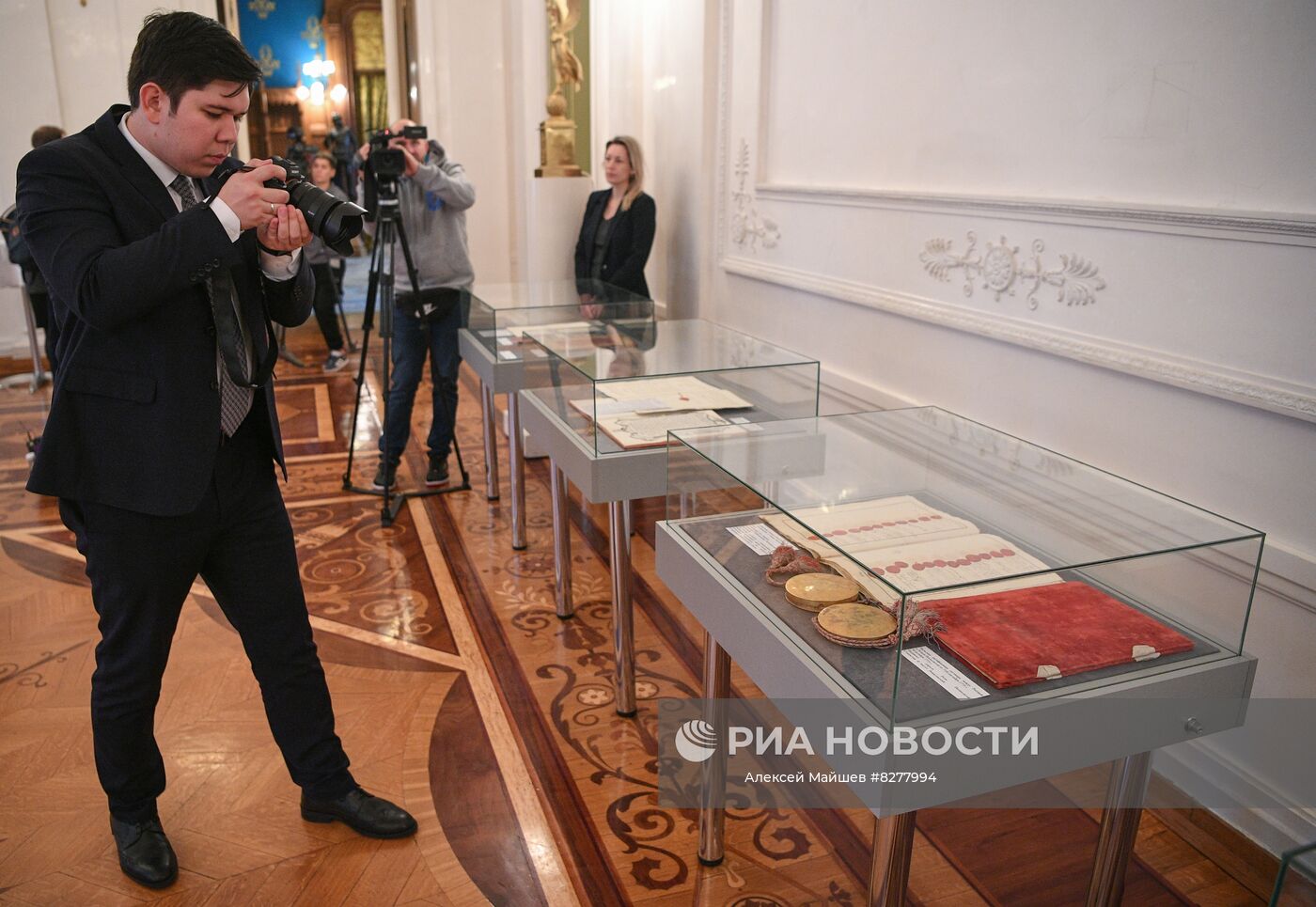 Открытие в Доме приемов МИД выставки документов по случаю 250-летия воссоединения народов России и Белоруссии. Место: Россия, Москва. Автор: Алексей Майшев/РИА Новости. Открытие выставки к 250-летию воссоединения народов России и Белоруссии с участием С. Лаврова
