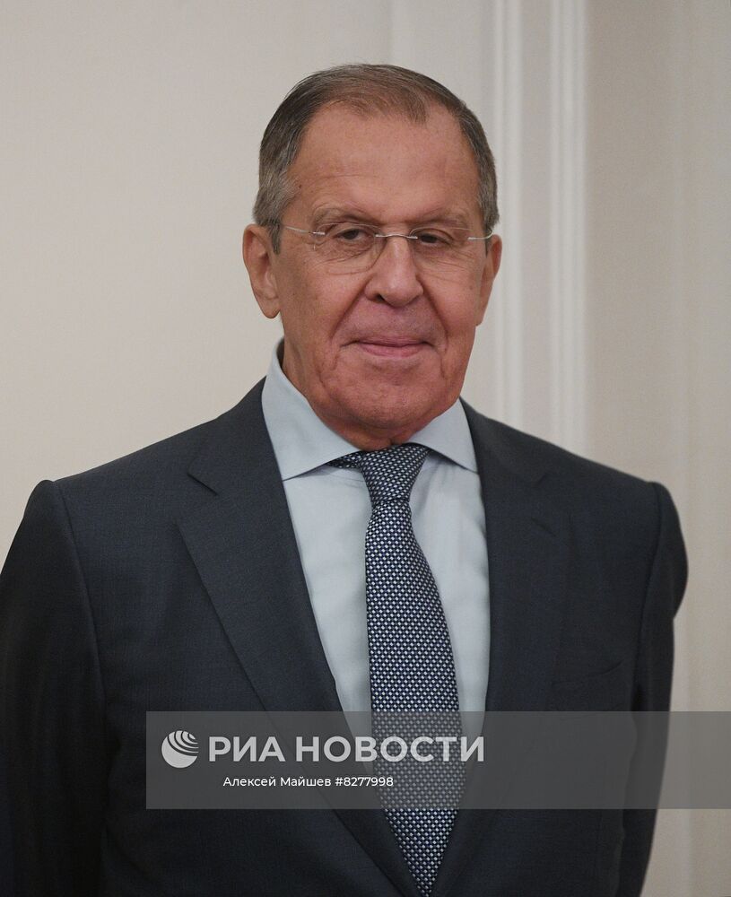 Министр иностранных дел РФ Сергей Лавров на открытии в Доме приемов МИД выставки документов по случаю 250-летия воссоединения народов России и Белоруссии. Место: Россия, Москва. Автор: Алексей Майшев/РИА Новости. Открытие выставки к 250-летию воссоединения народов России и Белоруссии с участием С. Лаврова