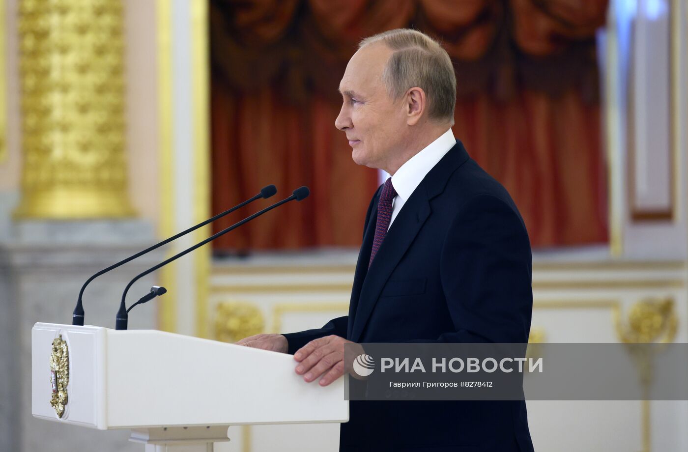 20 сентября 2022. Президент РФ Владимир Путин выступает на церемонии вручения верительных грамот чрезвычайными и полномочными послами иностранных государств в Александровском зале Большого Кремлёвского дворца. Место: Россия, Москва. Автор: Гавриил Григоров/РИА Новости. Президент РФ В. Путин принял верительные грамоты у вновь прибывших послов иностранных государств