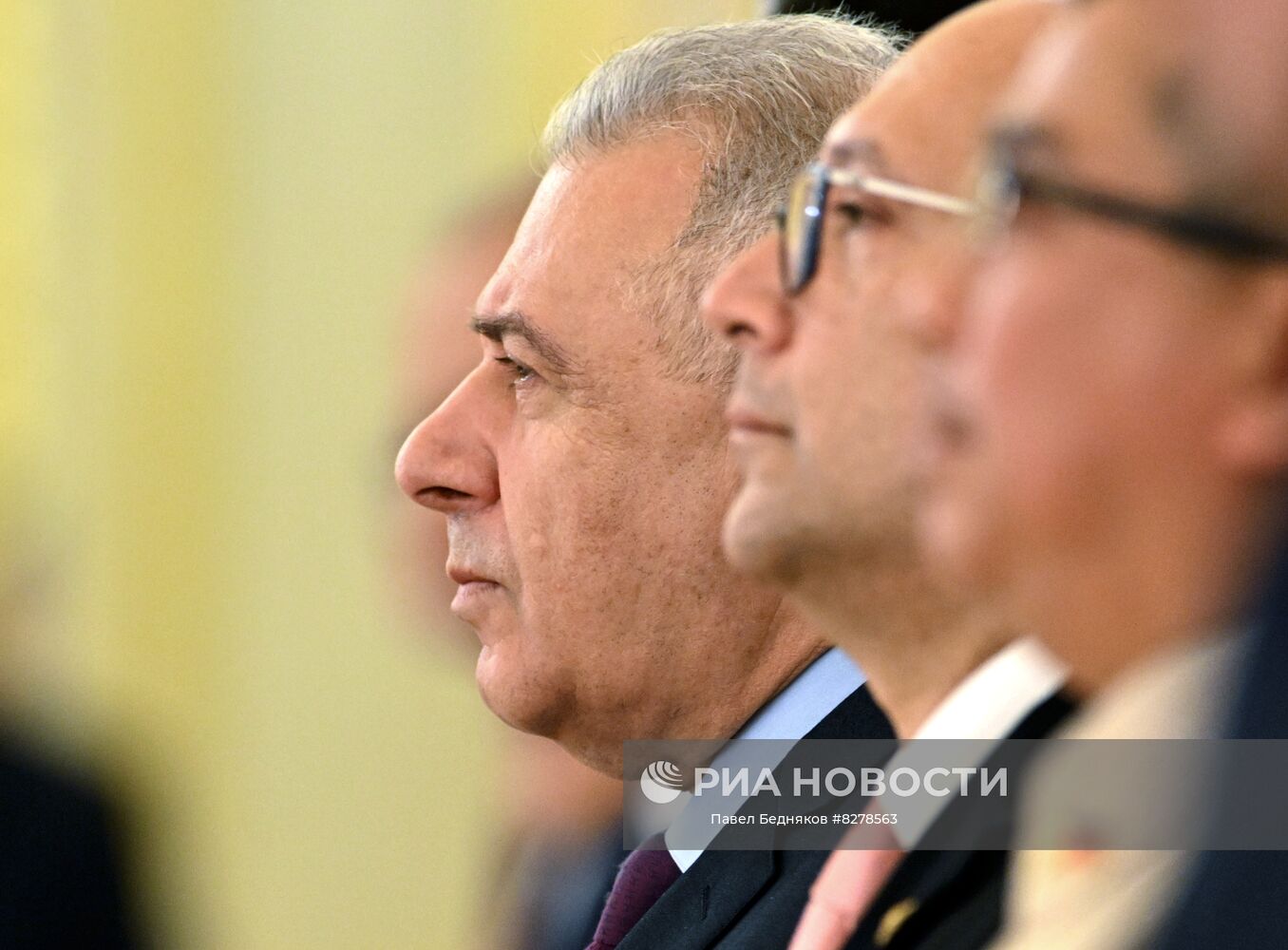 20 сентября 2022. Вагаршак Варназович Арутюнян (Республика Армения) (слева) на церемонии вручения президенту РФ Владимиру Путину верительных грамот чрезвычайными и полномочными послами иностранных государств в Александровском зале Большого Кремлёвского дворца. Место: Россия, Москва. Автор: Павел Бедняков/РИА Новости. Президент РФ В. Путин принял верительные грамоты у вновь прибывших послов иностранных государств