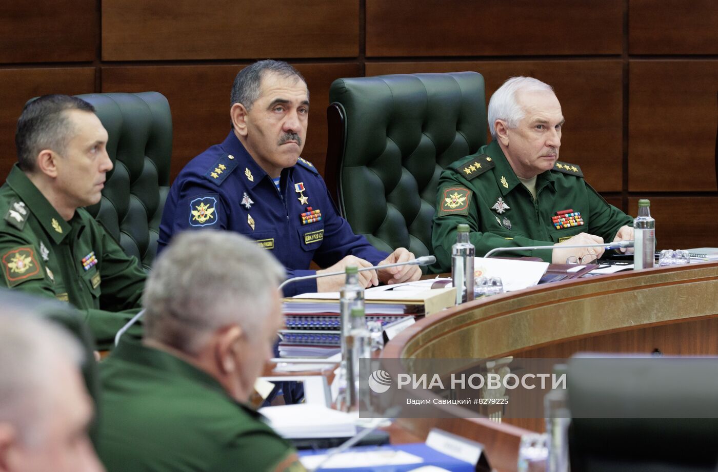 Заместитель министра обороны РФ Юнус-Бек Евкуров на заседании коллегии Минобороны РФ. Сергей Шойгу на заседании коллегии ведомства поручил приступить к исполнению президентского указа о частичной мобилизации. Изображение является раздаточным материалом, предоставлено третьей стороной. Только редакционное использование. Запрет на архивирование, коммерческое использование, рекламную кампанию. Место: Россия, Москва. Автор: Вадим Савицкий/РИА Новости. Заседание коллегии Минобороны РФ