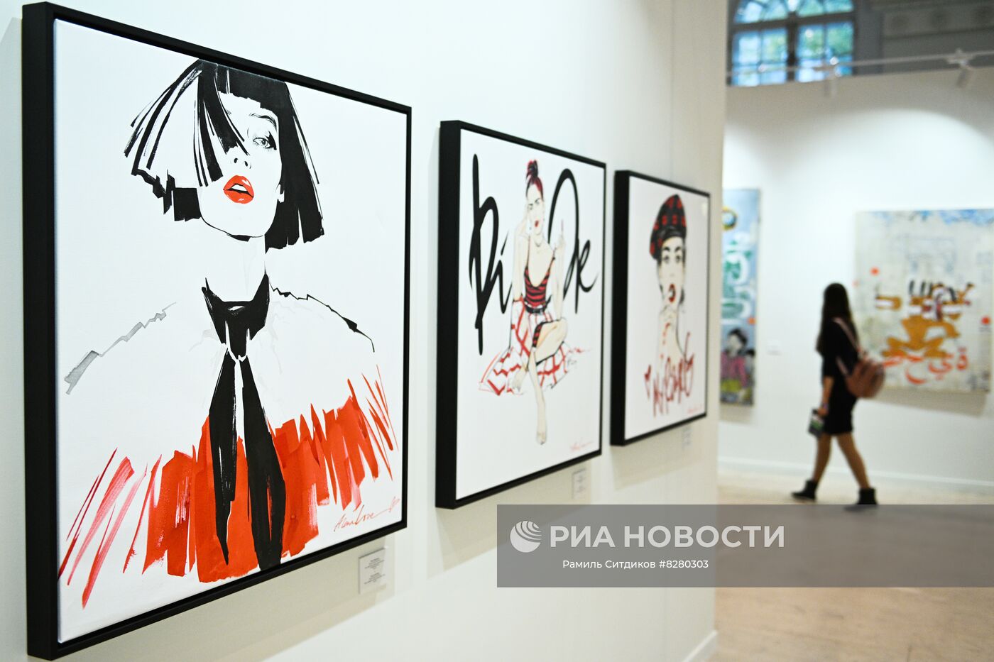 Работы художника Алёны Лавдовской, представленные на V Международном интерактивном фестивале современного искусства ARTLIFE FEST в Центральном выставочном зале "Манеж" в Москве. Концепция V фестиваля ARTLIFE - "Слияние Вселенных". Его цель - открыть каждому человеку единую Вселенную современного искусства, которая соединяет разные точки зрения и открывает новые горизонты развития.
Место: Россия, Москва. Автор: Рамиль Ситдиков/РИА Новости. Фестиваль современного искусства ARTLIFE FEST 2022