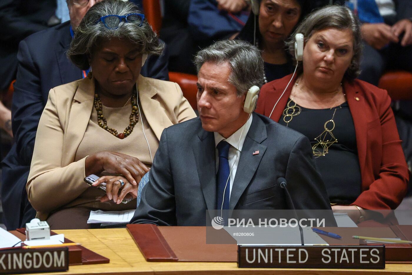 Государственный секретарь США Энтони Блинкен и помощник госсекретаря Соединённых Штатов Америки (США) Виктория Нуланд (справа) во время выступления министра иностранных дел РФ Сергея Лаврова на заседании Совета Безопасности ООН в Нью-Йорке. Изображение является раздаточным материалом, предоставлено третьей стороной. Только редакционное использование. Запрет на архивирование, коммерческое использование, рекламную кампанию. Место: США, Нью-Йорк. Выступление С. Лаврова на заседании Совета Безопасности ООН